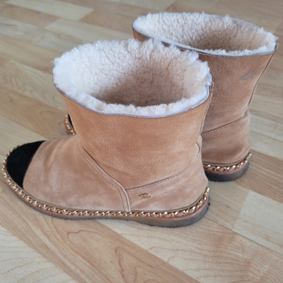 Tan and Black Women's Boots - Picture 5 of 9